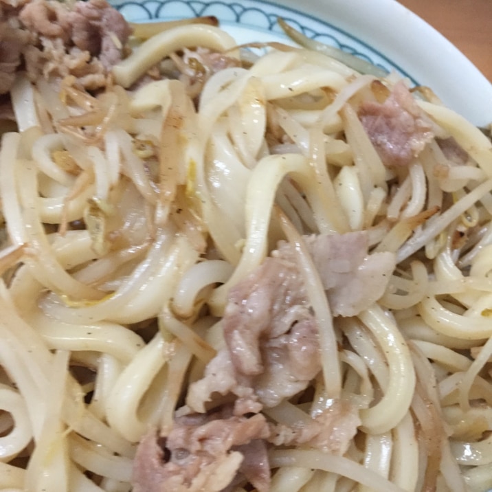 もやしと豚肉の焼うどん・簡単です